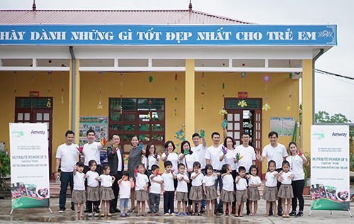 Amway Việt Nam luôn dành ưu tiên cho trẻ em